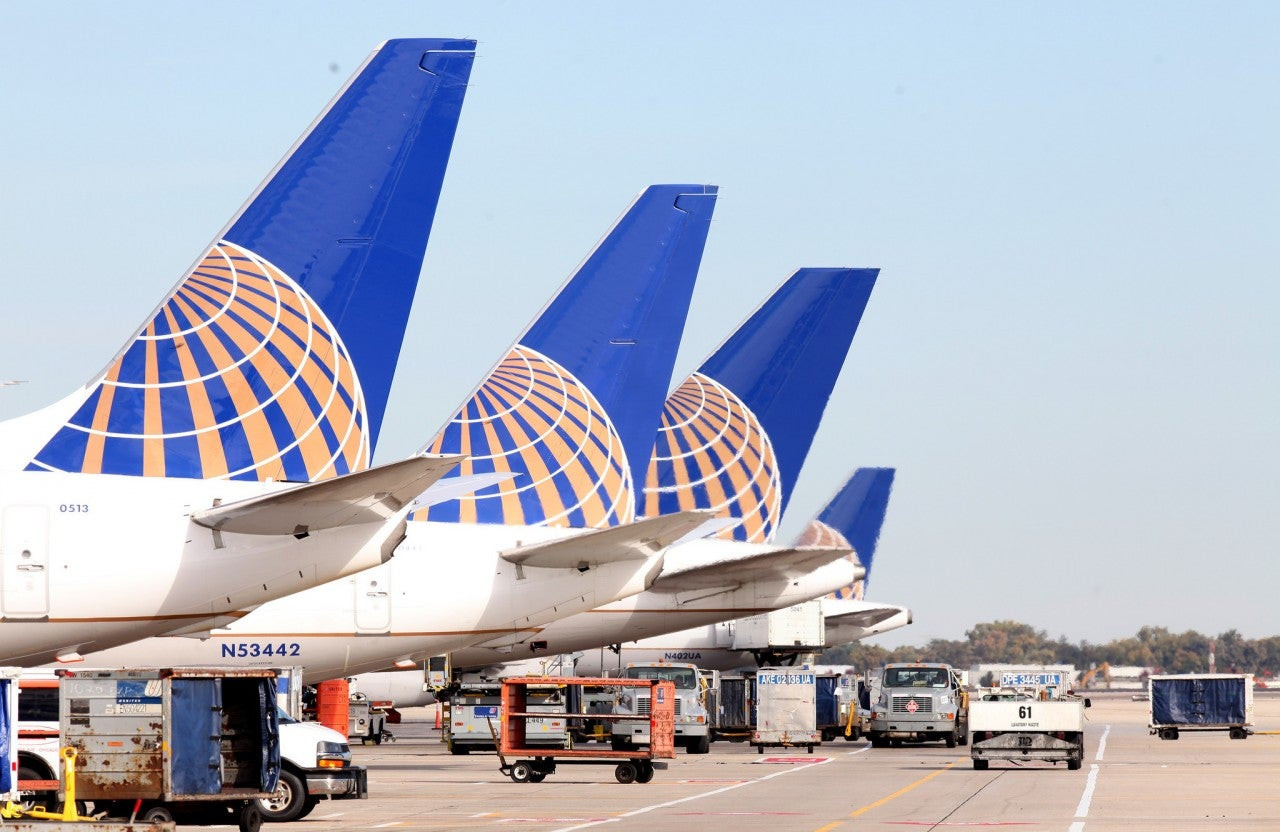 Η United Airlines δεν θα καλεί πια αστυνομικούς για να απομακρύνει επιβάτες (pic & vid)